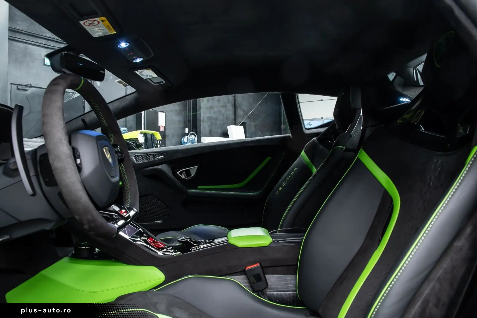LAMBORGHINI Huracán Tecnica V10 639PS Carbon 3.100km