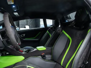 LAMBORGHINI Huracán Tecnica V10 639PS Carbon 3.100km