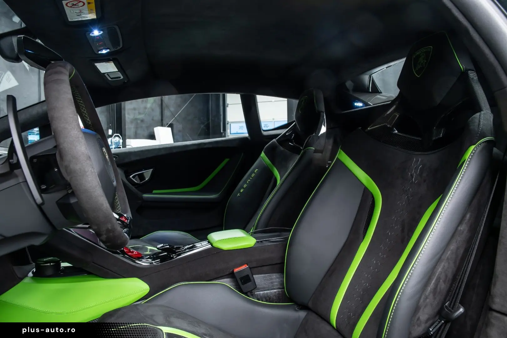 LAMBORGHINI Huracán Tecnica V10 639PS Carbon 3.100km
