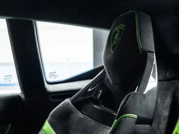 LAMBORGHINI Huracán Tecnica V10 639PS Carbon 3.100km