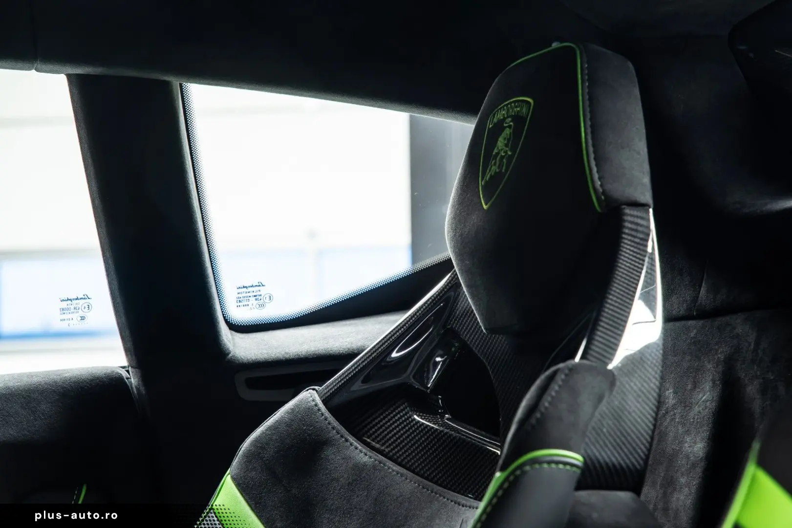 LAMBORGHINI Huracán Tecnica V10 639PS Carbon 3.100km