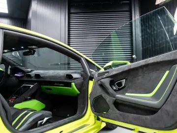 LAMBORGHINI Huracán Tecnica V10 639PS Carbon 3.100km