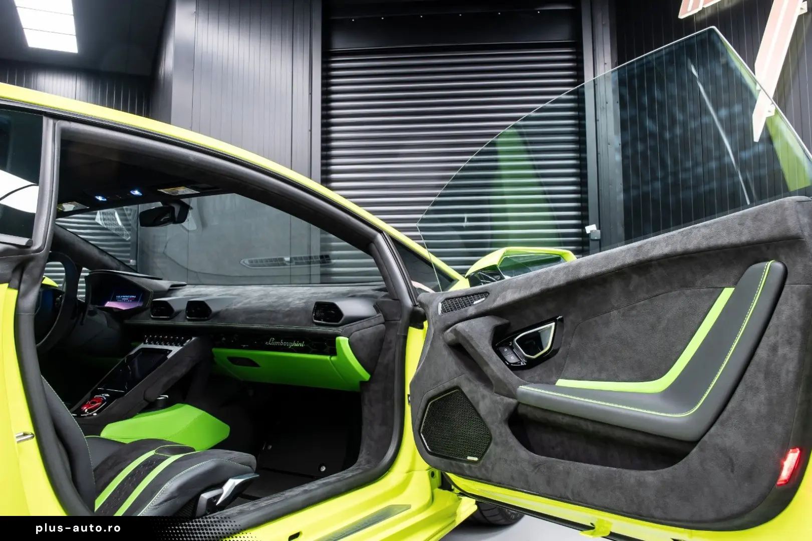 LAMBORGHINI Huracán Tecnica V10 639PS Carbon 3.100km