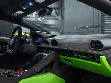 LAMBORGHINI Huracán Tecnica V10 639PS Carbon 3.100km