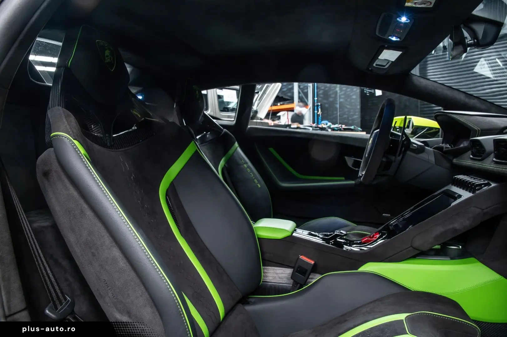 LAMBORGHINI Huracán Tecnica V10 639PS Carbon 3.100km