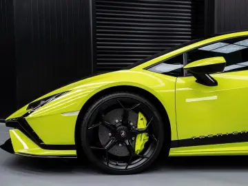 LAMBORGHINI Huracán Tecnica V10 639PS Carbon 3.100km
