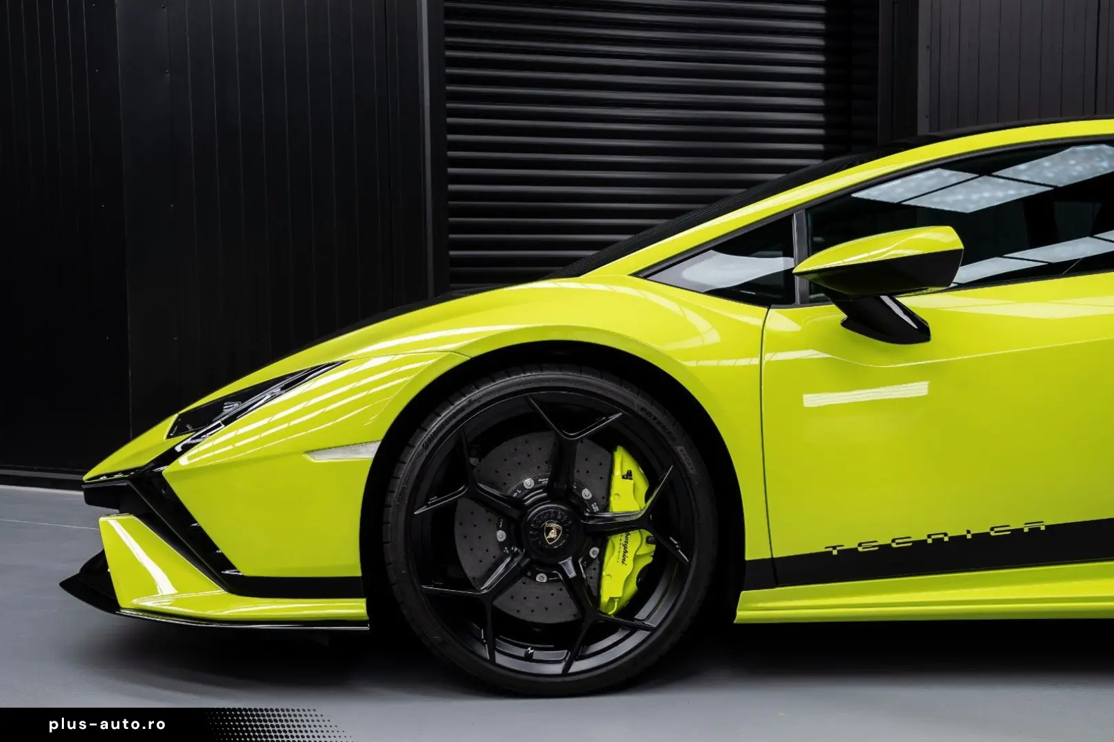 LAMBORGHINI Huracán Tecnica V10 639PS Carbon 3.100km