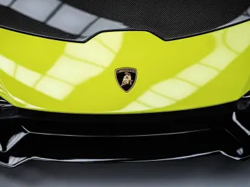 LAMBORGHINI Huracán Tecnica V10 639PS Carbon 3.100km