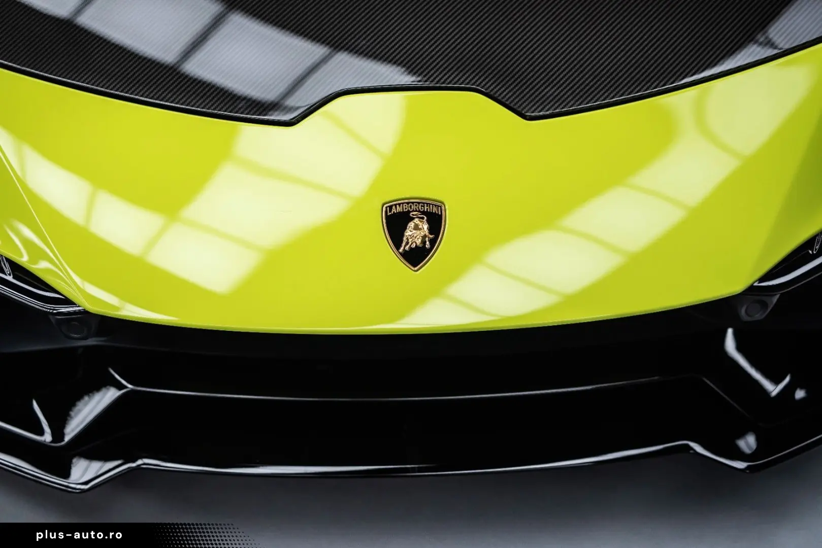 LAMBORGHINI Huracán Tecnica V10 639PS Carbon 3.100km