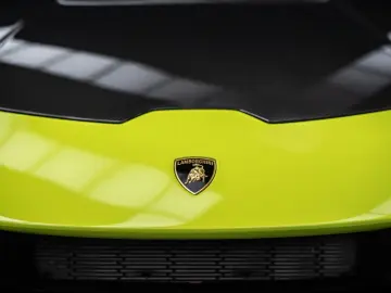 LAMBORGHINI Huracán Tecnica V10 639PS Carbon 3.100km