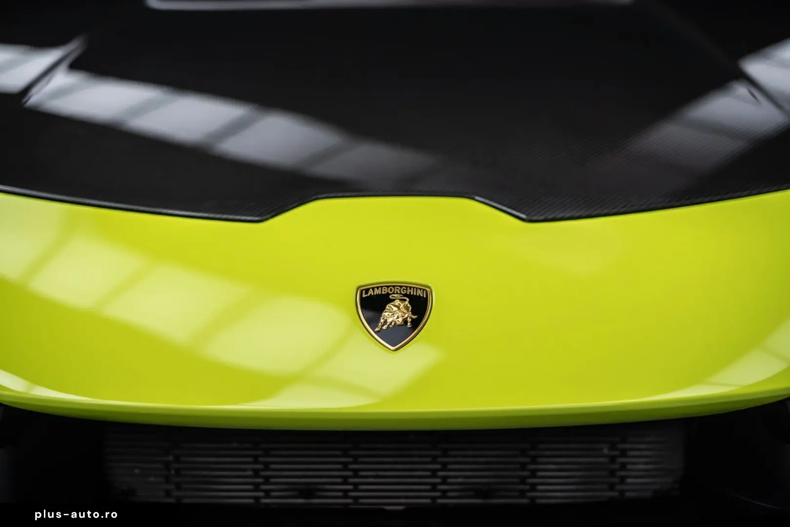 LAMBORGHINI Huracán Tecnica V10 639PS Carbon 3.100km