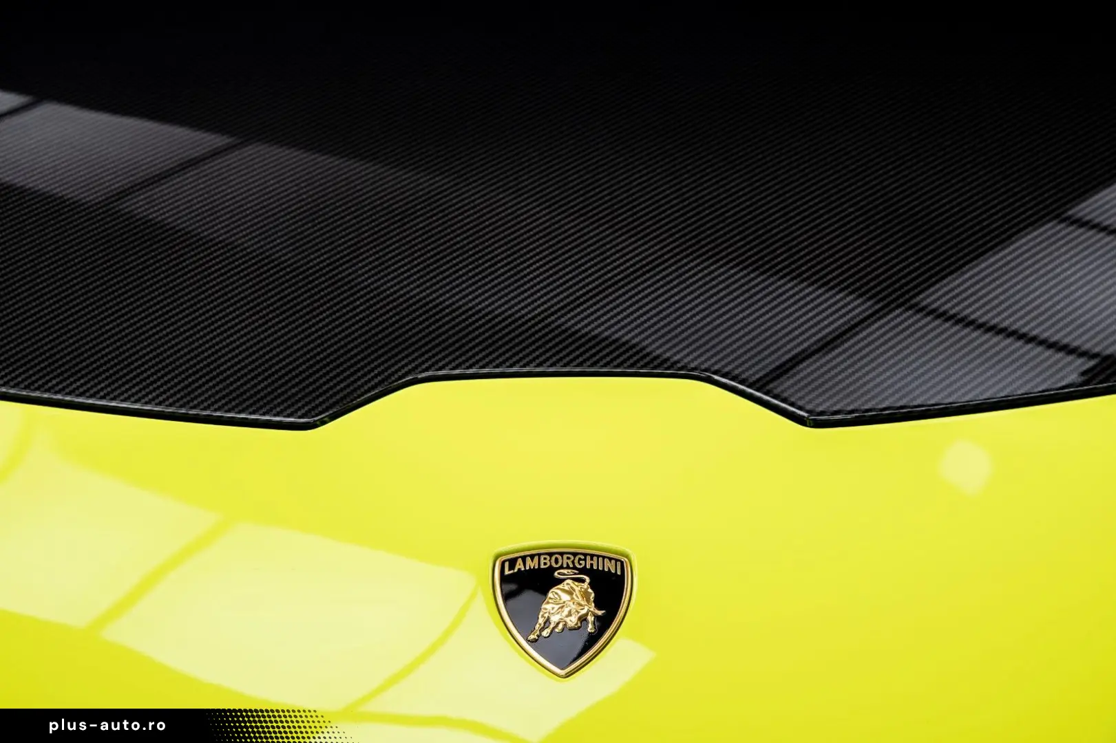 LAMBORGHINI Huracán Tecnica V10 639PS Carbon 3.100km