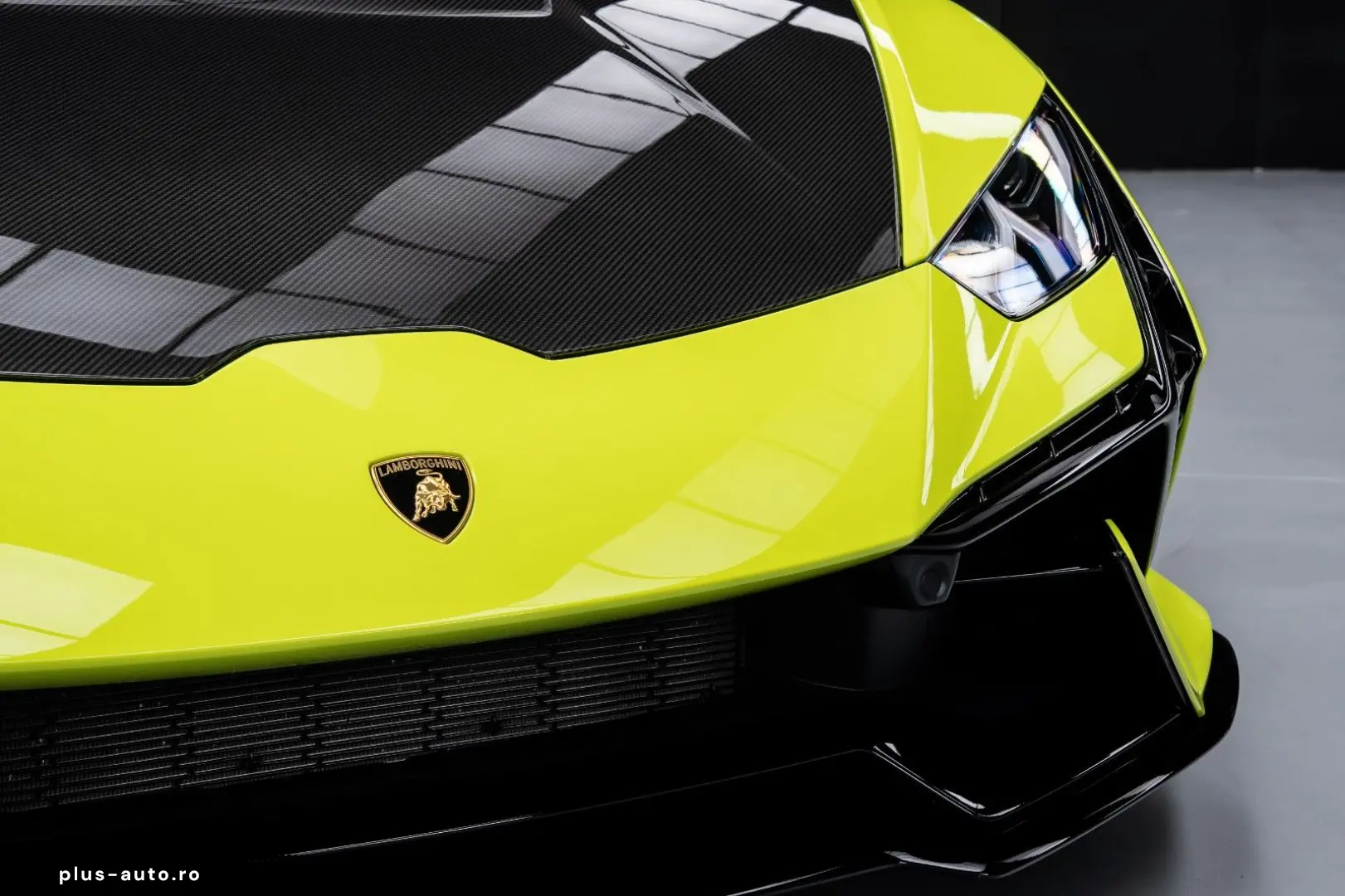 LAMBORGHINI Huracán Tecnica V10 639PS Carbon 3.100km