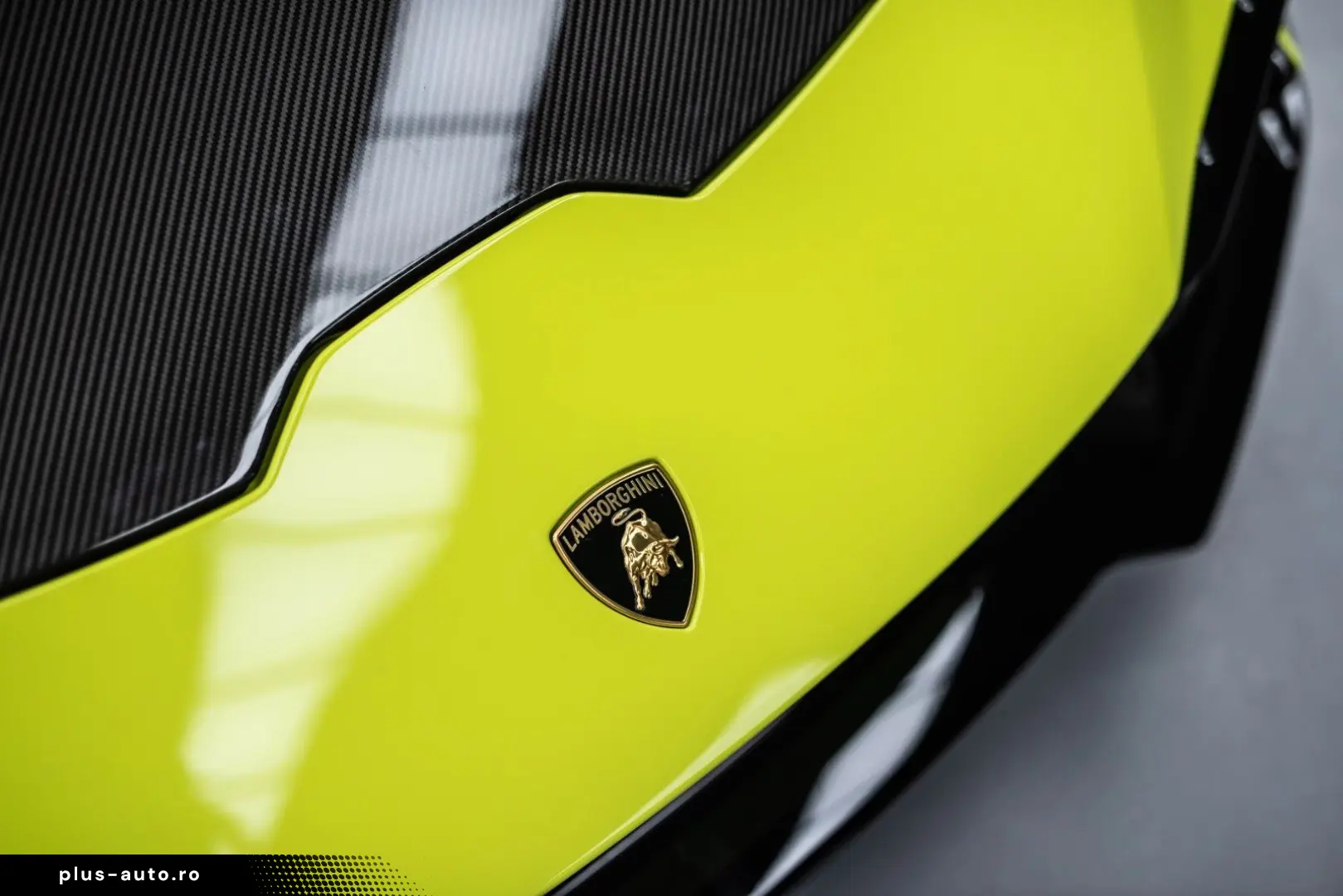 LAMBORGHINI Huracán Tecnica V10 639PS Carbon 3.100km