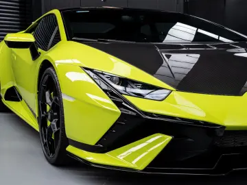 LAMBORGHINI Huracán Tecnica V10 639PS Carbon 3.100km