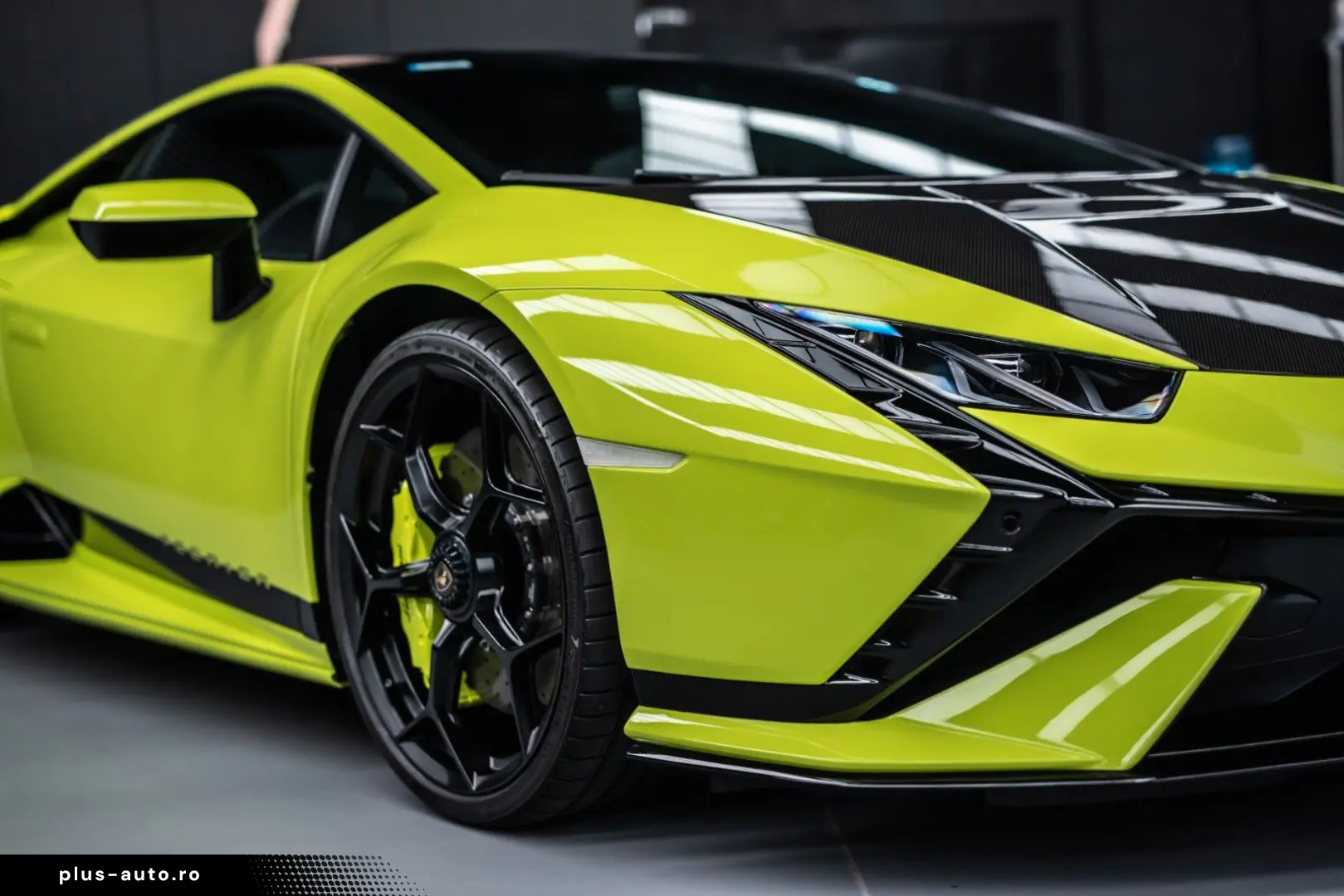 LAMBORGHINI Huracán Tecnica V10 639PS Carbon 3.100km