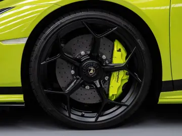 LAMBORGHINI Huracán Tecnica V10 639PS Carbon 3.100km