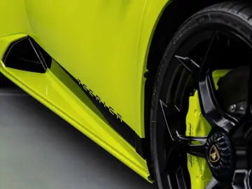 LAMBORGHINI Huracán Tecnica V10 639PS Carbon 3.100km