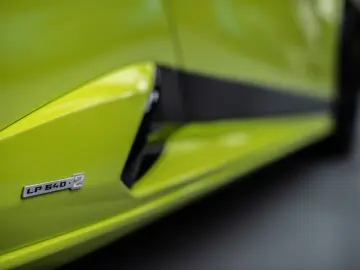 LAMBORGHINI Huracán Tecnica V10 639PS Carbon 3.100km