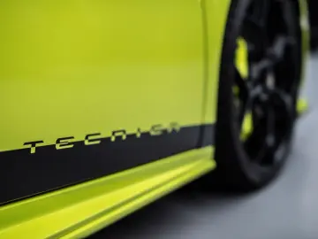 LAMBORGHINI Huracán Tecnica V10 639PS Carbon 3.100km