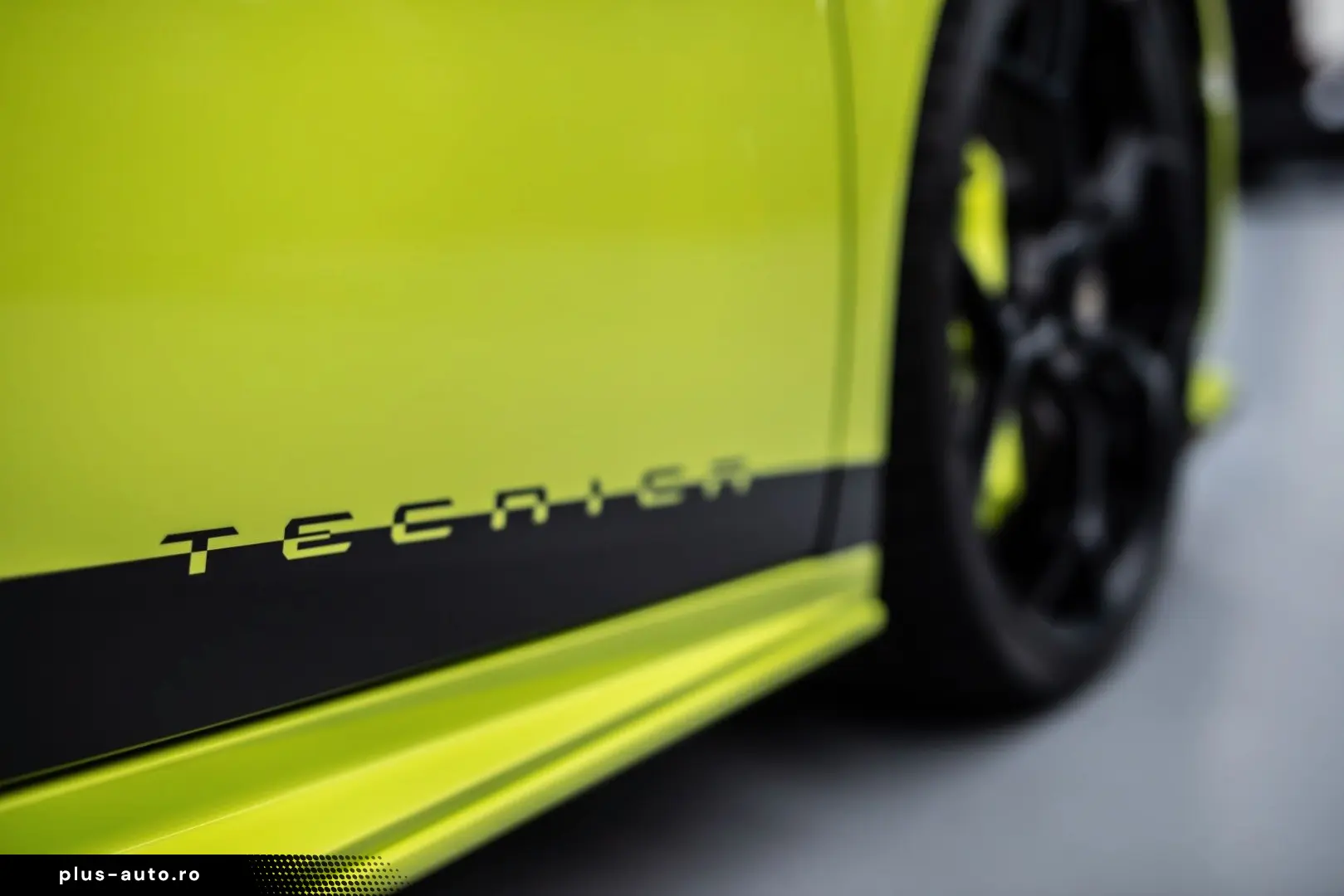 LAMBORGHINI Huracán Tecnica V10 639PS Carbon 3.100km