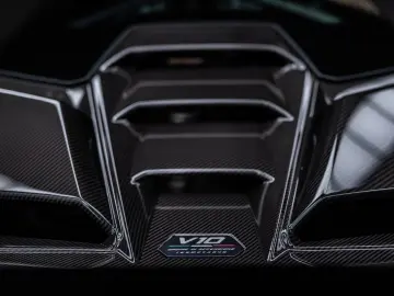 LAMBORGHINI Huracán Tecnica V10 639PS Carbon 3.100km