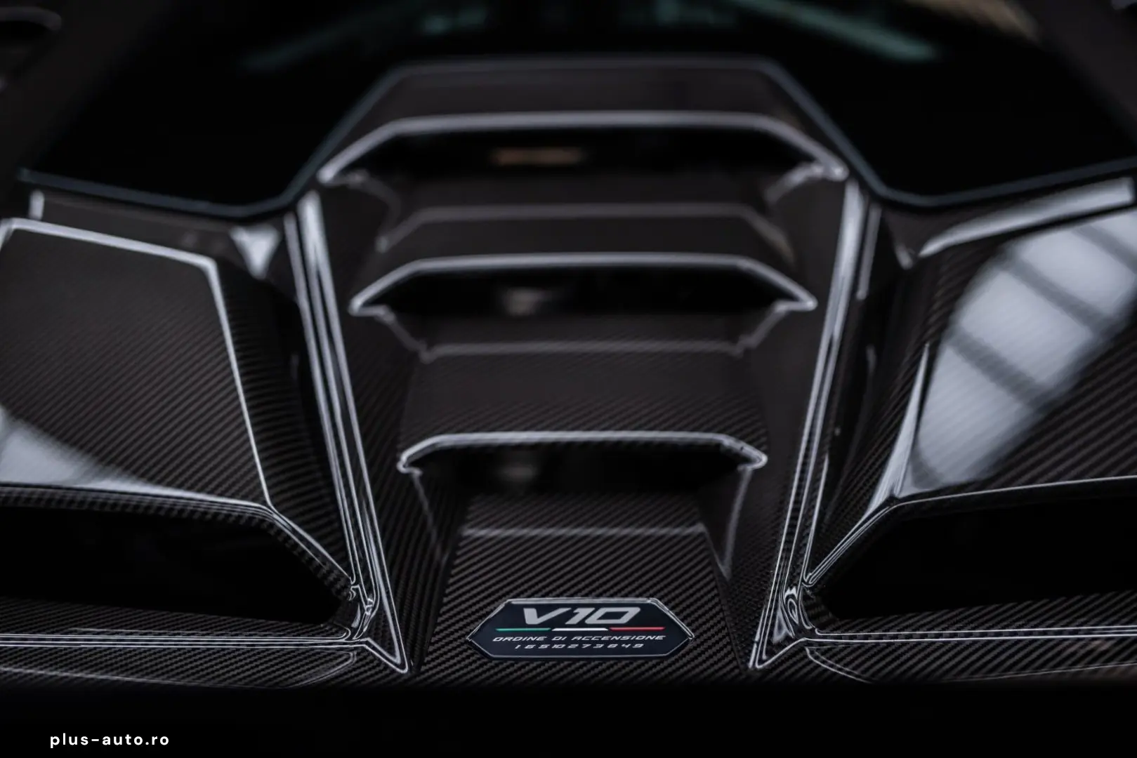 LAMBORGHINI Huracán Tecnica V10 639PS Carbon 3.100km
