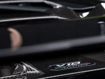 LAMBORGHINI Huracán Tecnica V10 639PS Carbon 3.100km