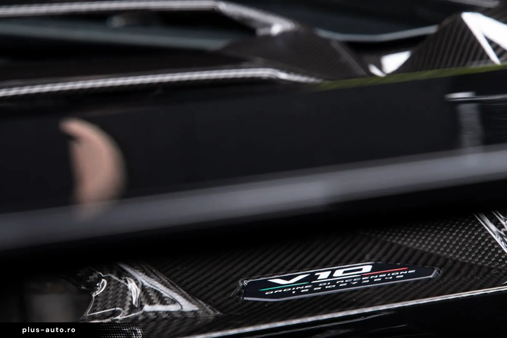 LAMBORGHINI Huracán Tecnica V10 639PS Carbon 3.100km