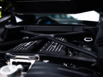 LAMBORGHINI Huracán Tecnica V10 639PS Carbon 3.100km