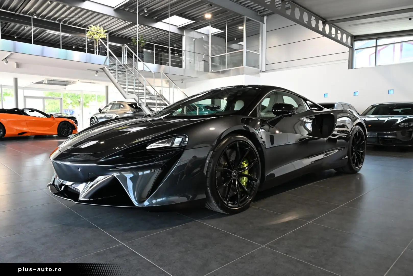 MCLAREN Artura Clubsport Vision Technology Practicality