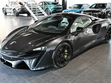 MCLAREN Artura Clubsport Vision Technology Practicality