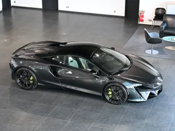 MCLAREN Artura Clubsport Vision Technology Practicality