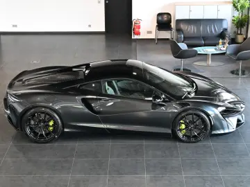 MCLAREN Artura Clubsport Vision Technology Practicality