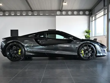 MCLAREN Artura Clubsport Vision Technology Practicality