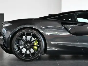 MCLAREN Artura Clubsport Vision Technology Practicality