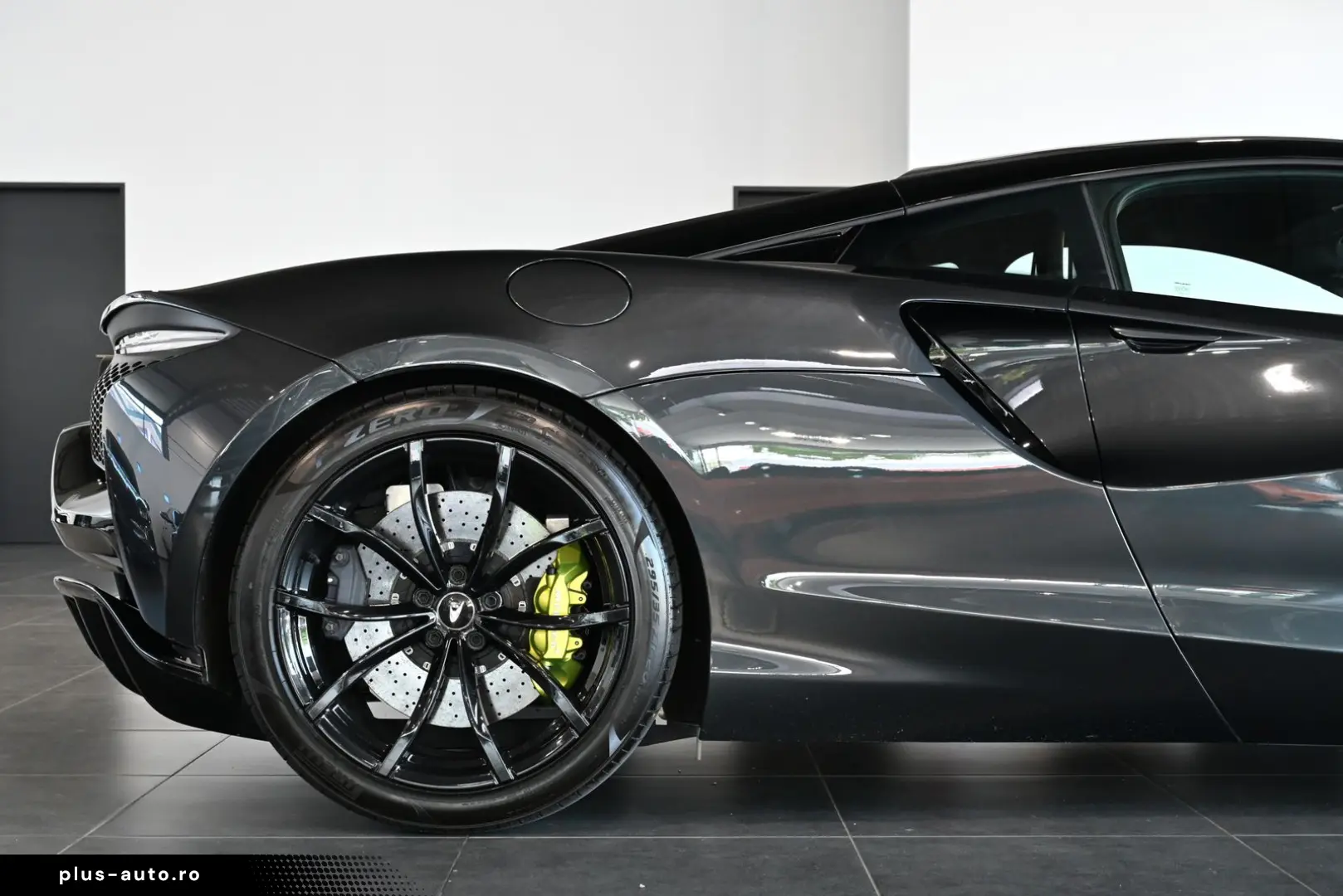 MCLAREN Artura Clubsport Vision Technology Practicality