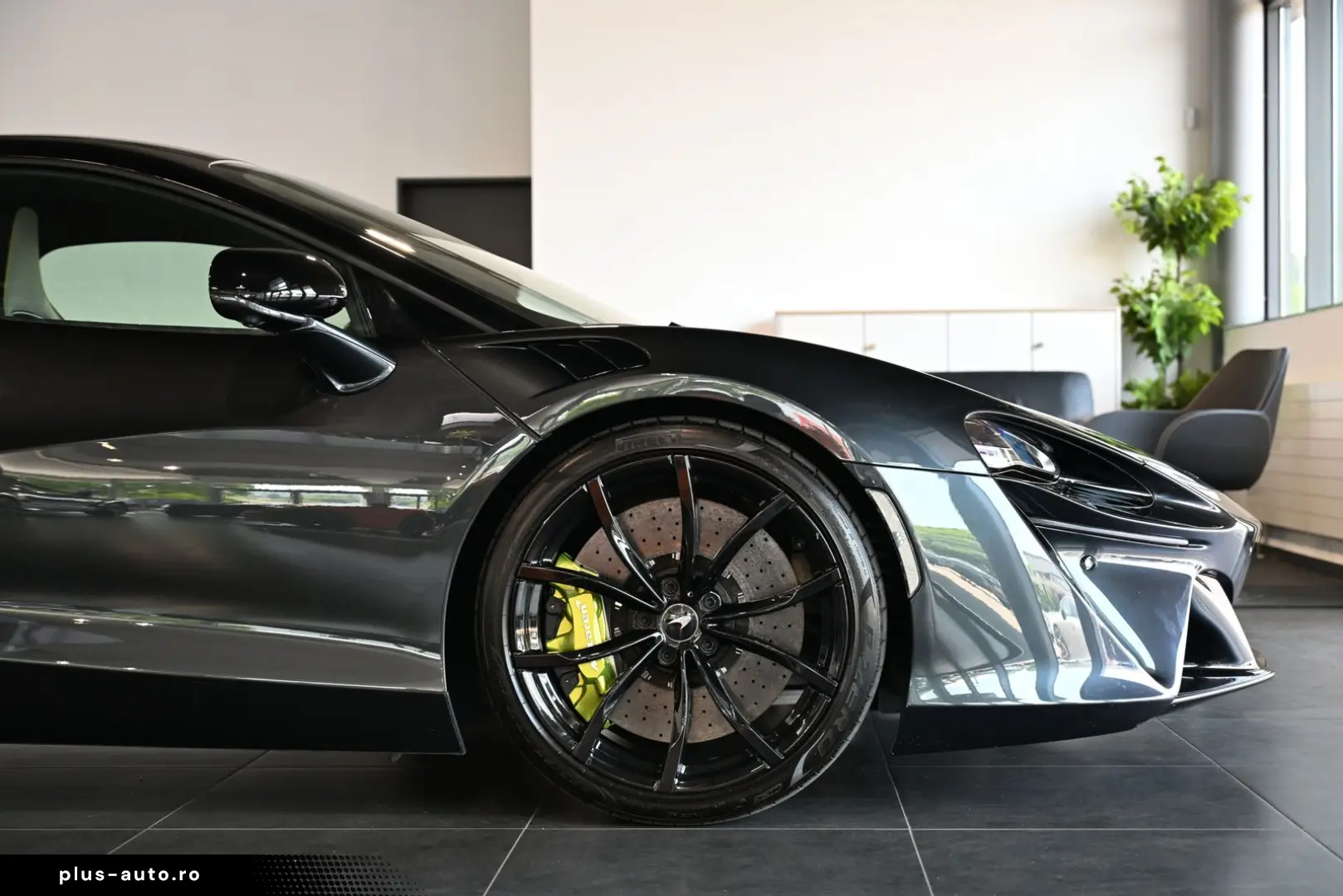 MCLAREN Artura Clubsport Vision Technology Practicality