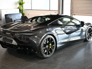 MCLAREN Artura Clubsport Vision Technology Practicality