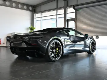 MCLAREN Artura Clubsport Vision Technology Practicality