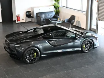 MCLAREN Artura Clubsport Vision Technology Practicality