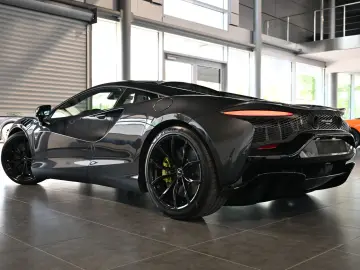 MCLAREN Artura Clubsport Vision Technology Practicality