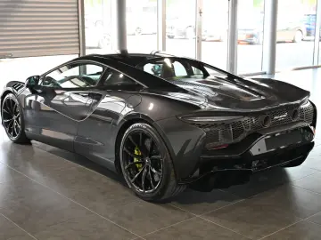 MCLAREN Artura Clubsport Vision Technology Practicality