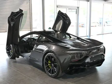 MCLAREN Artura Clubsport Vision Technology Practicality