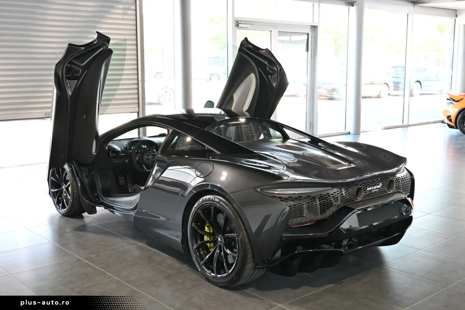 MCLAREN Artura Clubsport Vision Technology Practicality