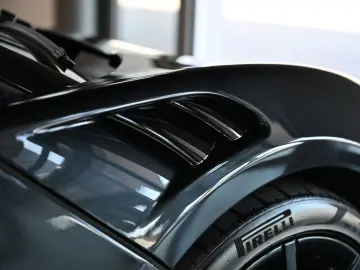 MCLAREN Artura Clubsport Vision Technology Practicality