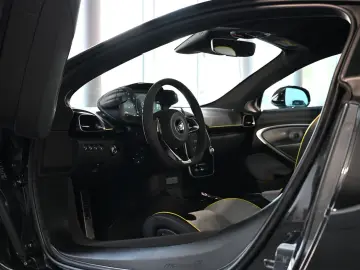 MCLAREN Artura Clubsport Vision Technology Practicality