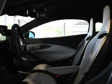 MCLAREN Artura Clubsport Vision Technology Practicality