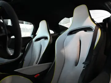 MCLAREN Artura Clubsport Vision Technology Practicality