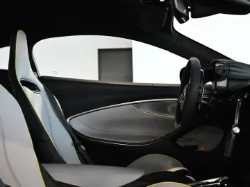 MCLAREN Artura Clubsport Vision Technology Practicality
